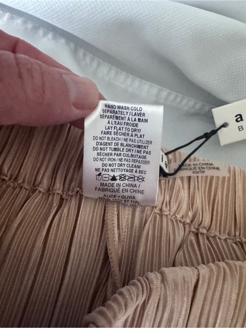 Alice + Olivia Pleated Pants XS NWT Almond Wide Leg Pull On MSRP $330 - Picture 11 of 12